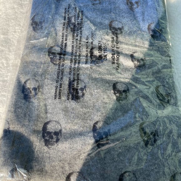 Skull Cashmere | Triston Skull Print Cashmere Scarf - Picture 3 of 7